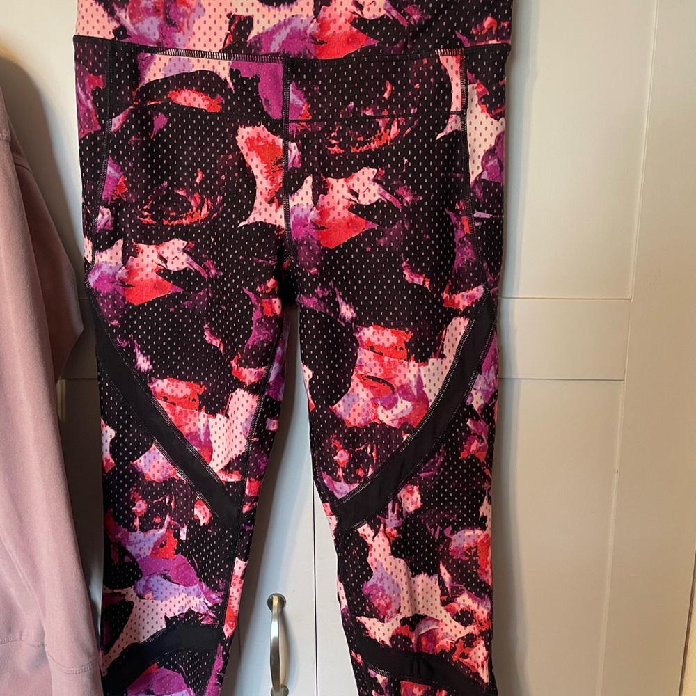 Calvin Klein Black and Pink Activewear - Picture 4 of 12